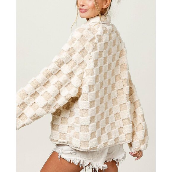 Women’s Stylish Checkered Fleece Jacket - Warm Sherpa Shacket in Light Khaki - Picture 2 of 6